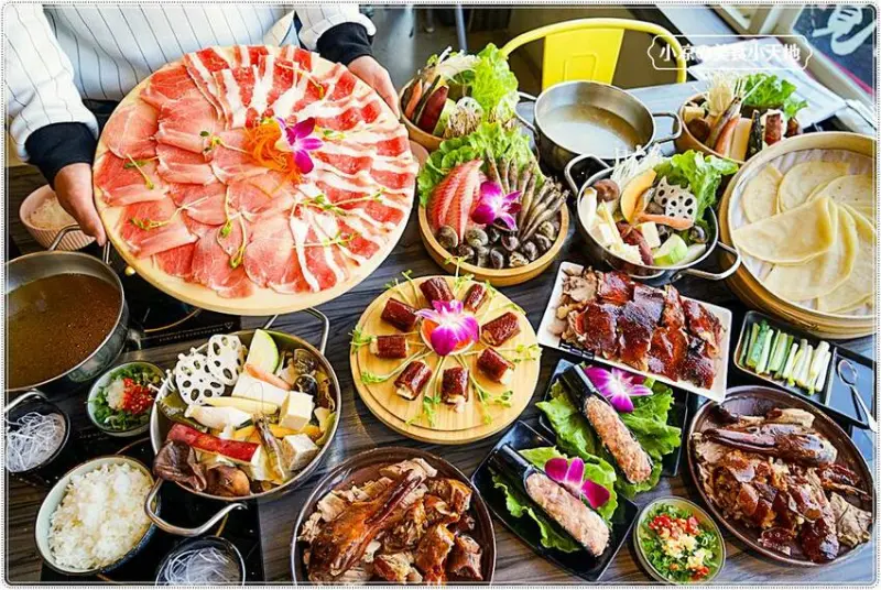 台中首見火鍋結合櫻桃烤鴨奢華新組合，指定時段免費續肉，白飯飲料冰淇淋甜湯免費吃到飽！！