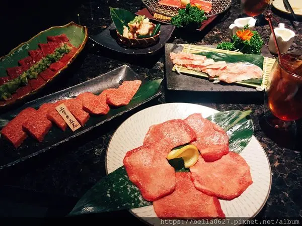 高雄燒烤推薦【老乾杯】夢時代米其林等級的燒肉店，參加牛排猜猜看，猜對了牛排公克數，老乾杯直接免費招待你~