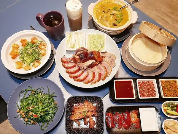 享鴨 - 新北板橋新店報到，王品旗下新品牌，烤鴨中式料理少人也能輕鬆享用，再也不用揪一大堆人湊桌，酥脆多汁烤鴨這邊嚐