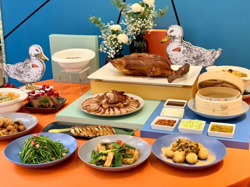 享鴨 烤鴨與中華料理｜王品新品牌進駐板橋了！嚴選重達2.4-2.6kg花東產櫻桃鴨！人少也能吃烤鴨！烤鴨皮沾白糖滿滿幸福感創新吃法！新北板橋餐廳推薦、台北東區餐廳推薦