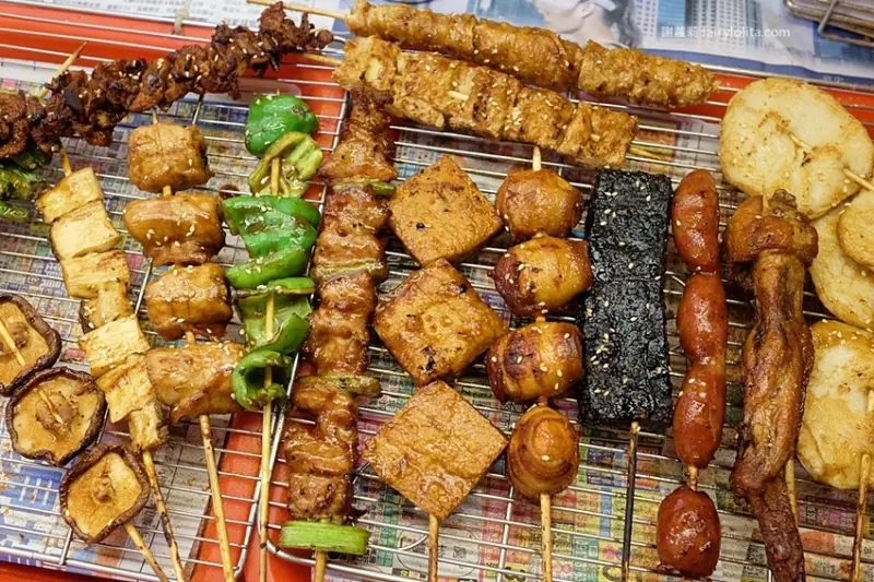 一串只要10元！白天吃不到、晚上才營業！在地人激推「隱藏版古早味碳烤」！