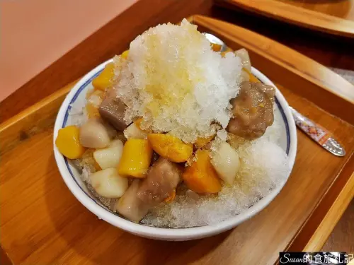 高雄美食|三多商圈夜市小冰屋自製的各種配料真材實料，手炒焦糖香氣讓人好喜歡