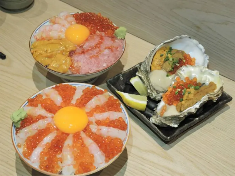 魚君 さかなくん 海鮮丼專門店｜海鮮控必吃！海膽、鮭魚卵、甜蝦多到滿出來！2020台北信義居酒屋推薦、台北日式料理推薦