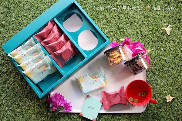 【2020台中年節禮盒】法雅  Faya  蔓花禮盒（芝麻捲餅/貴妃荔枝酥/手工餅乾）   。融合優雅和精緻的法式甜點禮盒，讓送禮也能不落入俗套，是貴婦/女性最愛的高質感伴手禮！