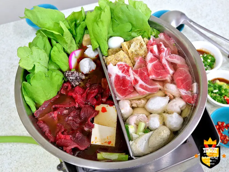 台南沙茶爐／傍晚才營業飄香20年／高湯當日現熬4小時／平價消費CP值高／沒訂位很難吃得到／在地人從小吃到大／讓老饕一吃再吃不厭倦