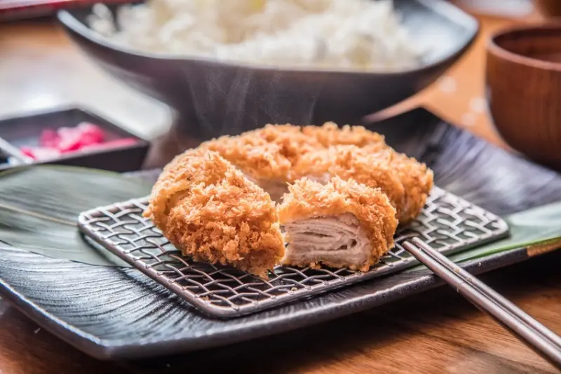 [新竹美食]晴木千層豬排-新竹巨城店/豬排也能這樣做！？層層堆疊的極致豬排，日本千層豬排始祖！ - 大手牽小手。玩樂趣