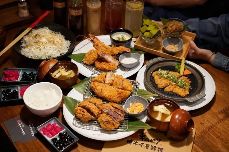 【晴木千層豬排Kimukatsu】新竹巨城7樓美食推薦，高麗菜絲、越光米、味噌湯、小菜皆為無限供應！(內有2020全新菜單) - 阿華田的美食日記