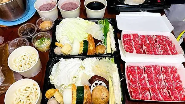 桃園藝文特區火鍋【食大鍋外帶】在家也可以吃日式壽喜燒/村民食堂消費滿500元3公里內免費外送/最新優惠訊息/桃園防疫火鍋