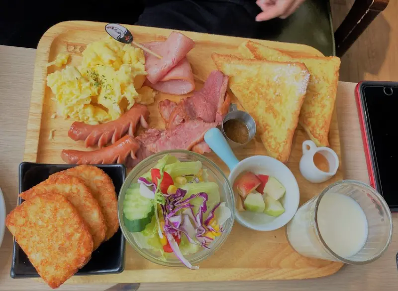 【新竹 早午餐】Mr.Moon 月亮先生咖啡館，新竹早午餐排隊店。超香Pa好吃的麵包搭早餐