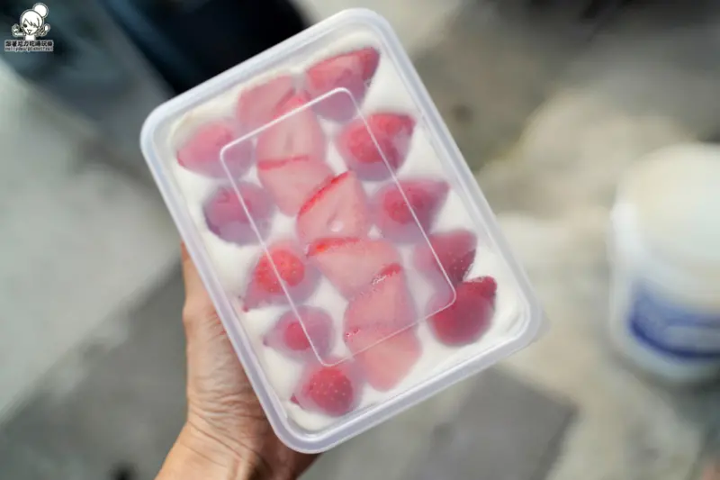 鹽埕區最厲害的草莓蛋糕，馬上可以把整盒吃光光｜沙普羅糕餅小舖 - 跟著尼力吃喝玩樂＆親子生活