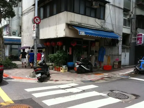 (美食 - 台北 松山) 台南財神擔仔麵 ~ 超低調神秘滷肉飯 ,胡天蘭&焦桐最愛