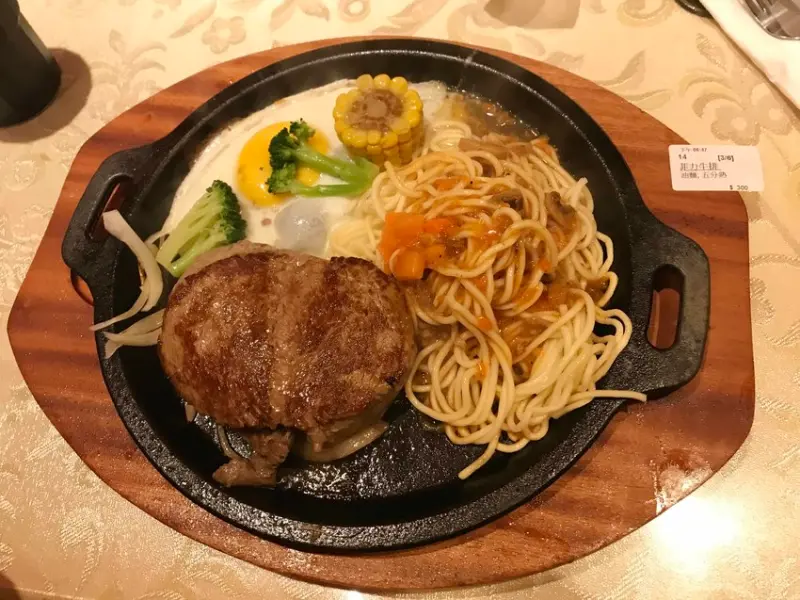 【食記】狄克牛排館。中壢觀光夜市附近新開幕平價牛排(菜單、特價優惠訊息)