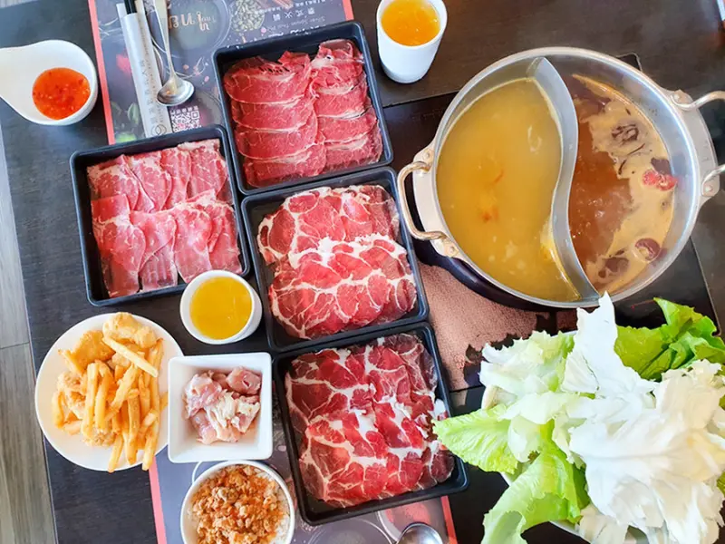 【高雄火鍋】銀湯匙泰式火鍋吃到飽 俯瞰高雄全景 約會餐廳首選 冬天吃鍋最過癮 人氣月亮蝦餅/泰式椒麻雞加購只要100元