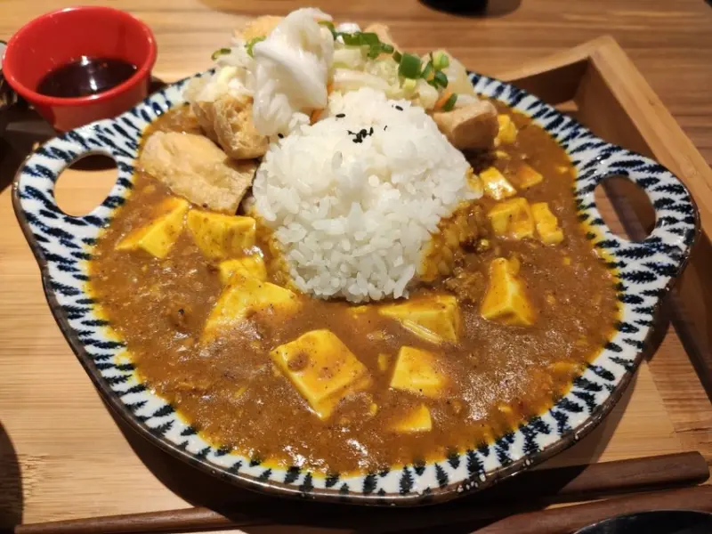 【新北林口】2019年底林口昕境廣場新開店家，專賣燒肉、咖哩丼飯，獨特創新台日混搭料理-賣飯食