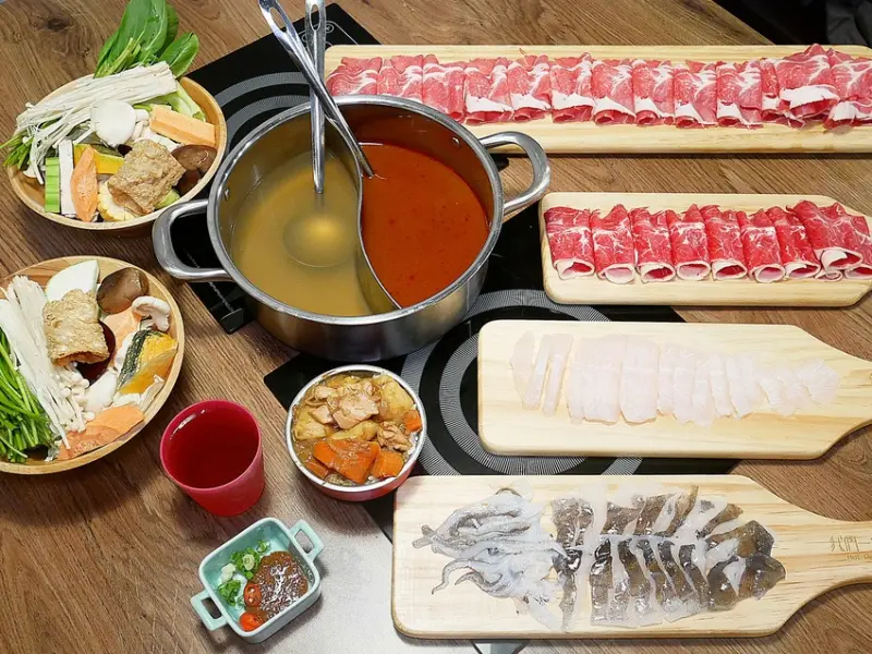 我們一起鍋吧-新北汐止火鍋推薦，料多多咖哩飯免費吃到飽，超驚人的打卡評論優惠，不要說我私吞好康沒跟大家分享