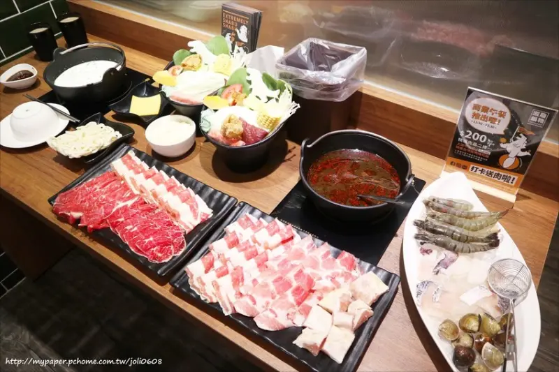 【激脂鍋物】豐盛的海陸雙人套餐~中山區美食推薦 赤峰街火鍋推薦 文青風格網美店 可愛恐龍Logo 就是要大口吃肉好飽足