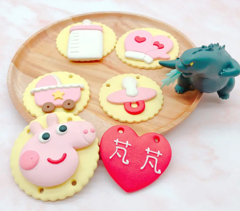 佩佩豬收涎餅乾手作推薦,小寶寶客製化收涎餅乾開箱分享