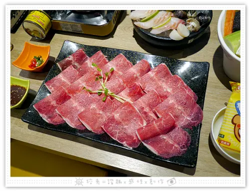 [嘉義食記] 上上籤吉品涮涮鍋~嘉義市火鍋店推薦！超萌的神明主題餐廳！平價大份量肉盤！無限供應飲料冰沙！近檜意森活村！