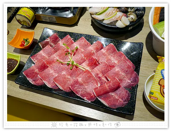 [嘉義食記] 上上籤吉品涮涮鍋~嘉義市火鍋店推薦！超萌的神明主題餐廳！平價大份量肉盤！無限供應飲料冰沙！近檜意森活村！