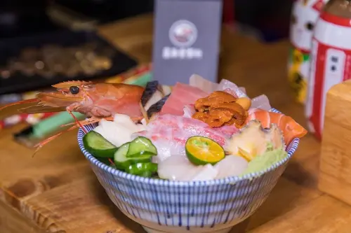 【台北捷運美食】【忠孝敦化站美食】星海食事所.17種食材自由配海鮮丼飯.驚人刀工文思豆腐湯