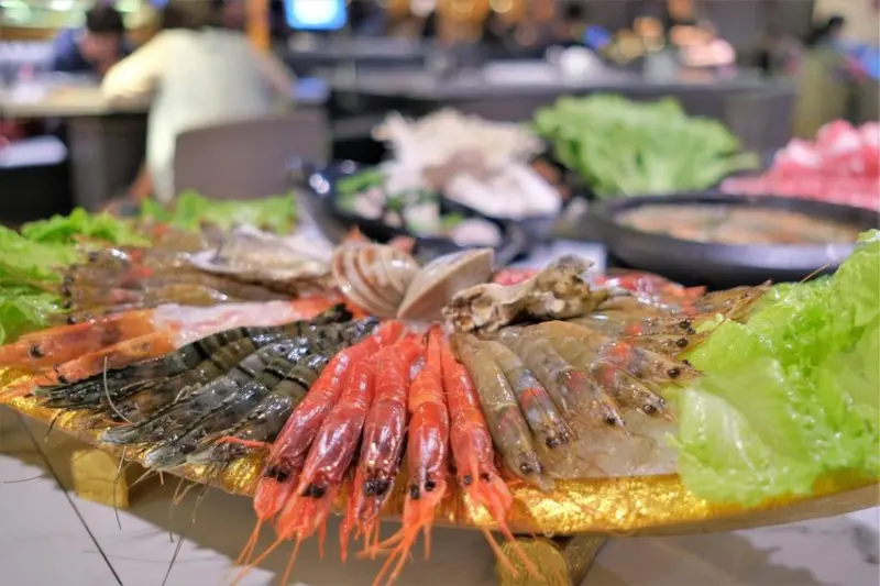 嗨蝦蝦丼賞和食林森旗艦店｜巨無霸嗨爆蝦船和霸王肉肉山挑戰極限！火鍋店還能吃到丼飯？台北中山火鍋推薦、台北中山日式餐廳推薦、台北雙連美食推薦