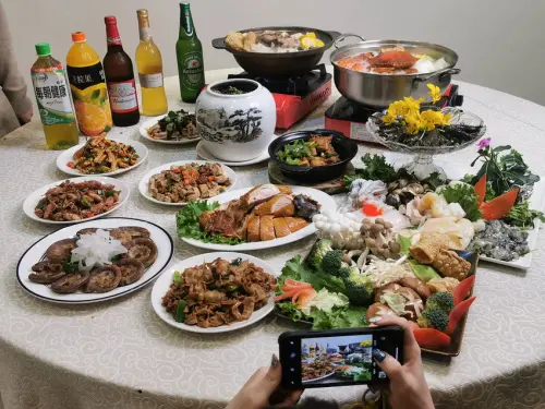 (江子翠捷運站)板橋聚餐地點推薦-黑白泓海鮮燒烤-泓惠水產,高CP值熱炒店,百道料理任你挑選,年菜,團圓菜預定