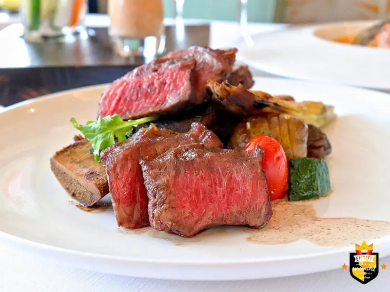 台南牛排／全台首間老屋門市／庭園式獨棟建築／濃濃復古懷舊風／全店使用美國牛／桌邊服務細心周到－「王品牛排台南健康店」