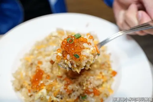 竹塹風炒飯。推明太子鮭魚卵.黃金泡菜牛肉炒飯.沙茶牛肉炒麵 - 跟著踢小米吃喝玩樂趣