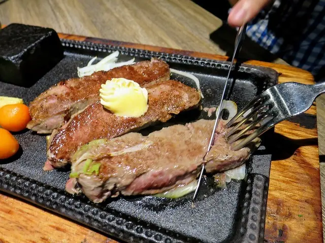 【新北淡水美食】牛Bar(淡海店)，鍋物均一價$189元，白飯、濃湯、爆米花、明治冰淇淋、飲料及冰沙都是無限供應！