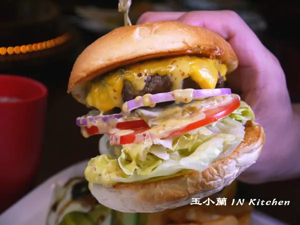 【台北市 松山區/捷運中山國中站】玉小蘭 IN Kitchen-中西合璧有亮點，漢堡征服我的心，料理處處是驚喜