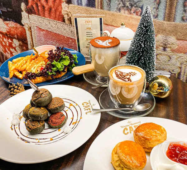 (台北忠孝敦化站)VivienneWestwood Cafe 東區下午茶 英國英倫風咖啡廳 輕食甜點飲品 招牌土星Logo精美 網美系咖啡廳
