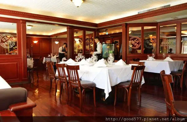 【松山區】RUTHS CHRIS茹絲葵：超貴超高級的牛排餐廳，服務賓至如歸（民生店）