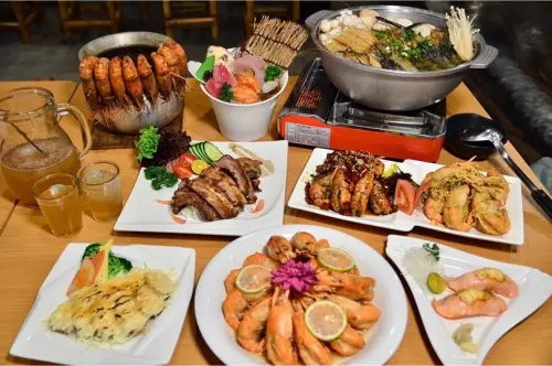 | 高雄美食 | 食材新鮮白飯冰淇淋無限量供應/佔地超大的活蝦料理餐廳/四兩千金活蝦之家