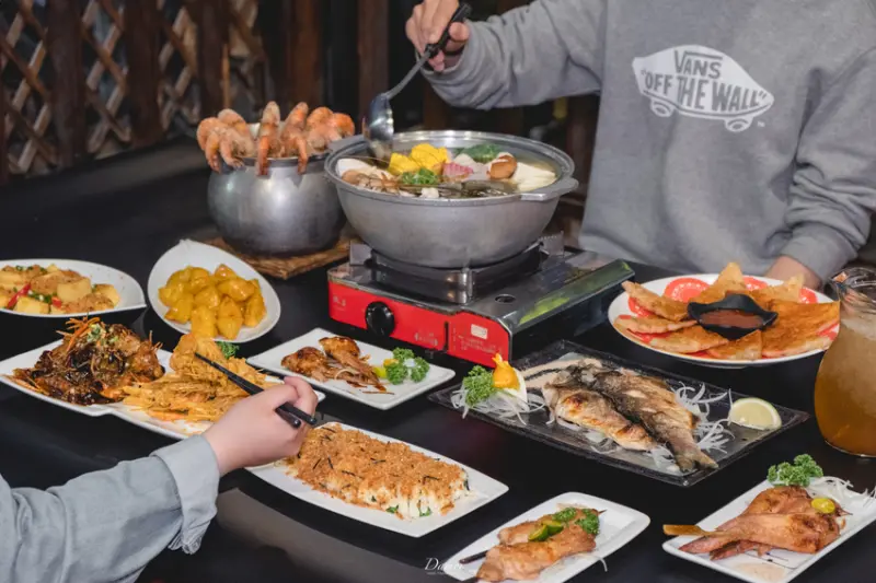 高雄左營｜四兩千金活蝦之家-超大佔地活蝦餐廳，極肥美泰國蝦吃到怕