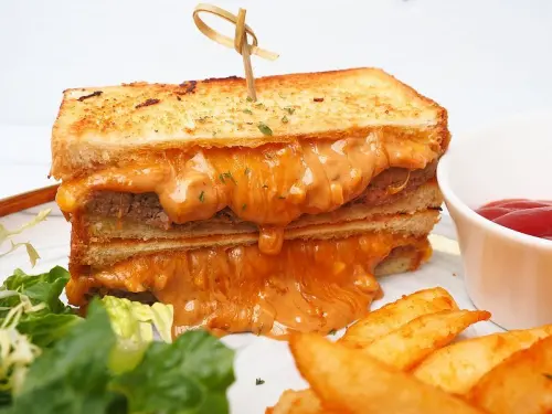 超呱張的融岩瀑布花生醬三明治，藝文特區新開的早午餐店，現在中壢也一樣吃的到