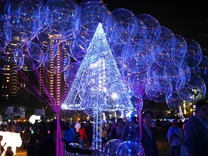 【台中景點】2020年台中燈會在文心森林公園，戽斗星球花燈超可愛，台中旅遊景點推薦。(聖誕節．2020年跨年．農曆新年春節．元宵節．人造雪)
