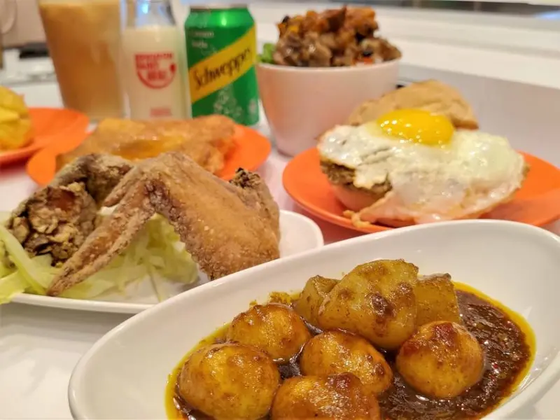 大茶飯｜全台第一間自動定位送餐系統！香港人開的地道茶餐廳！食材香港直送的用心！顛覆想像的公仔麵和軟嫩入味鳳爪排骨盅頭飯！台北西門港式餐廳推薦、台北西門美食推薦