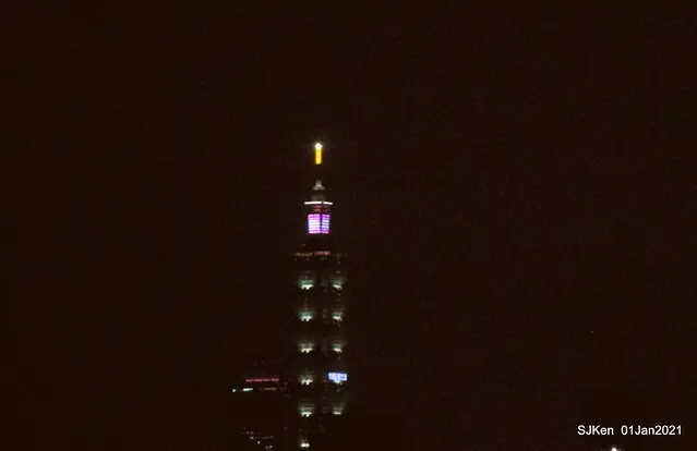 台北101 跨年煙火秀，祝大家2021新年快樂!