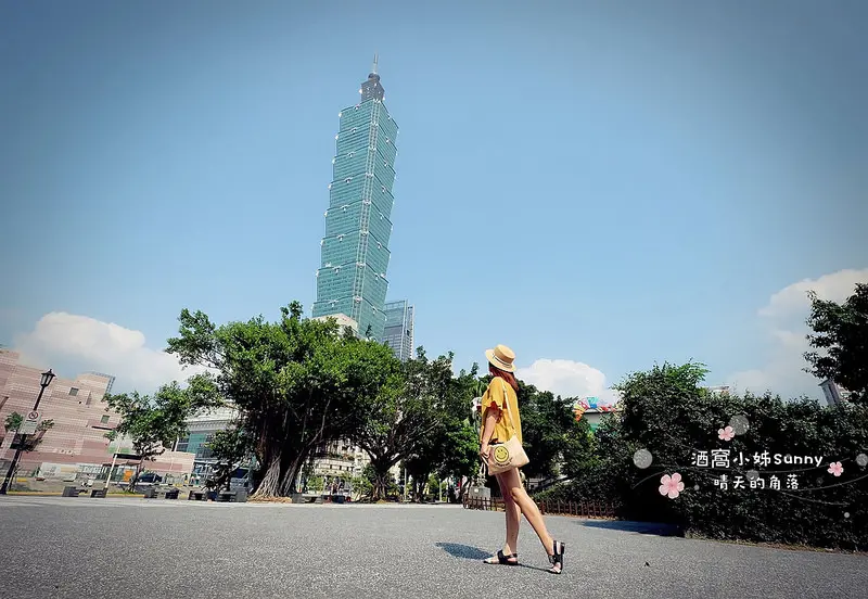 台北信義區熱門拍照ＩＧ打卡景點｜文青、網美、國外觀光客必拍！台北101、幾米月亮公車、四四南村、松山文創園區，同場加映好丘食記