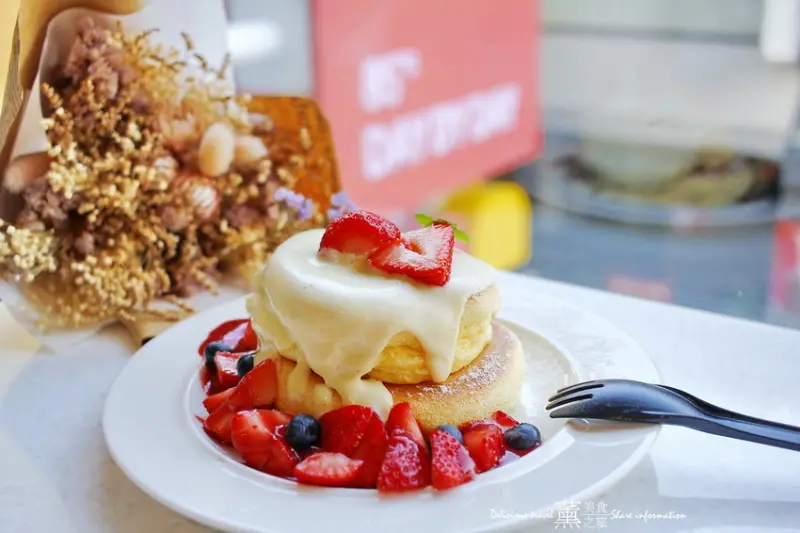 台中西區美食｜85度C DAY BY DAY │網美必吃"韓式爆豬燒肉蛋、舒芙蕾"台中新打卡熱點|早午餐下午茶|滿200元有外送
