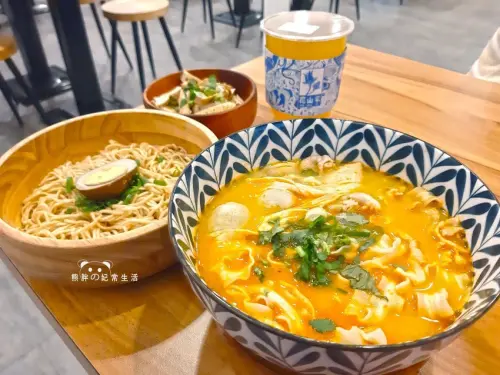 【台中西區】花山家宣飲麵鋪大昌店│日系文青台式乾拌麵│尖峰時段用餐滿座