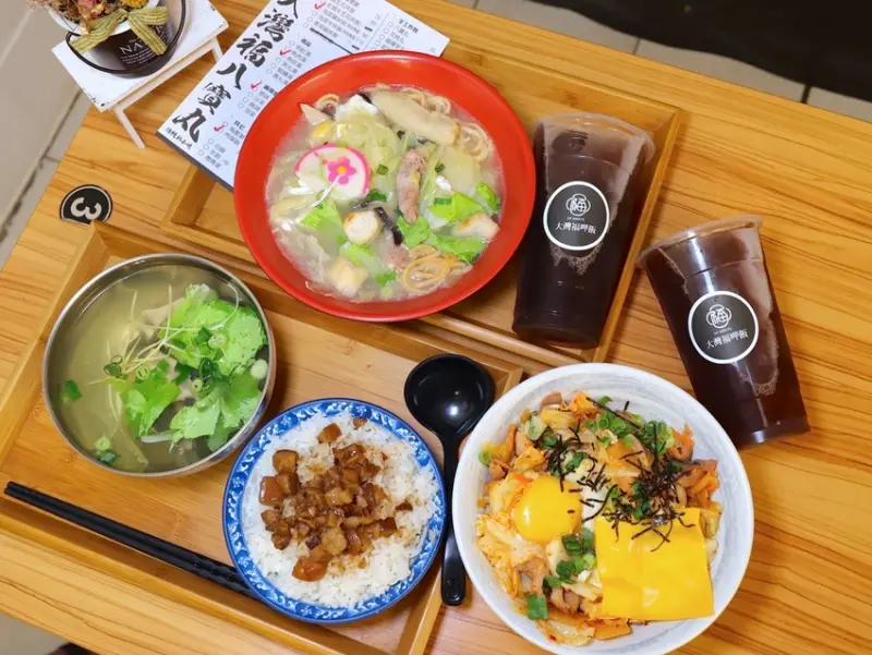 大灣福八寶丸（五妃店）：古早味小吃八寶丸，讓你吃到外婆的手作滋味/過年伴手禮盒優惠團購中｜五妃街必吃美食.年菜推薦.比依氣炸鍋食譜 - 進食的巨鼠