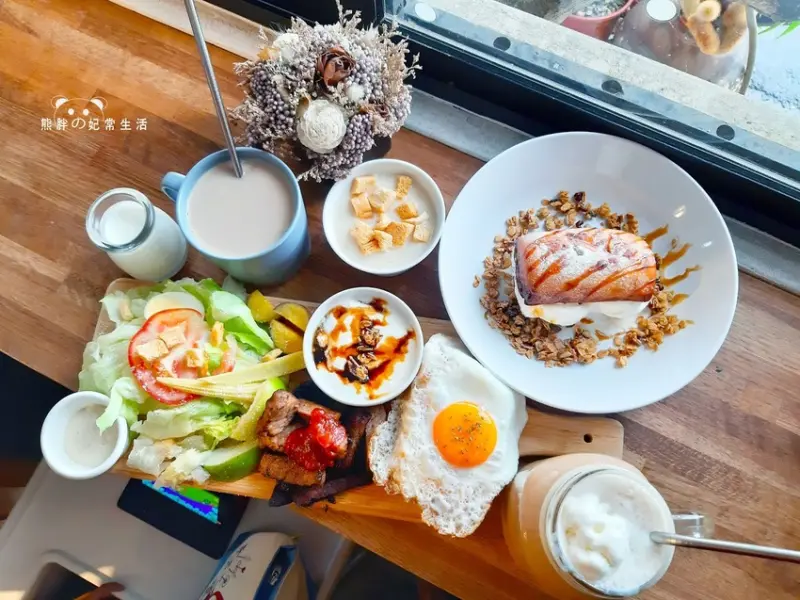 【台中后里】亮宅Brunch特色早午餐店，用餐人潮不斷，靠近麗寶樂園、后......