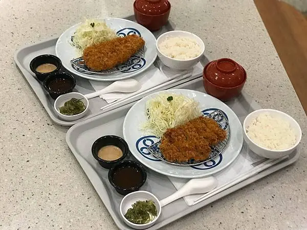 （台北101）招牌豬排里肌vs超便宜百元雞排定食 生日壽星兩組一起吃　只要百元超便宜價格！優惠券索取方式大公開-邁泉豬排