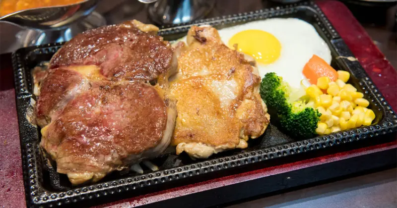 【台南美食】雙拼大口吃肉好滿足｜國稅局旁大份量排餐｜台南火車站美食｜濃湯羅宋湯喝到飽~~牛兄弟平價鐵板牛排 - 南人幫