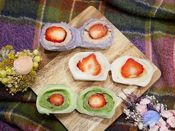 大王千金大福 - 嘉義知名大福快閃板橋最後一天，限定的芋頭草莓只有這邊吃得到，快用繽紛且多口味的草莓大福開啟新的一年