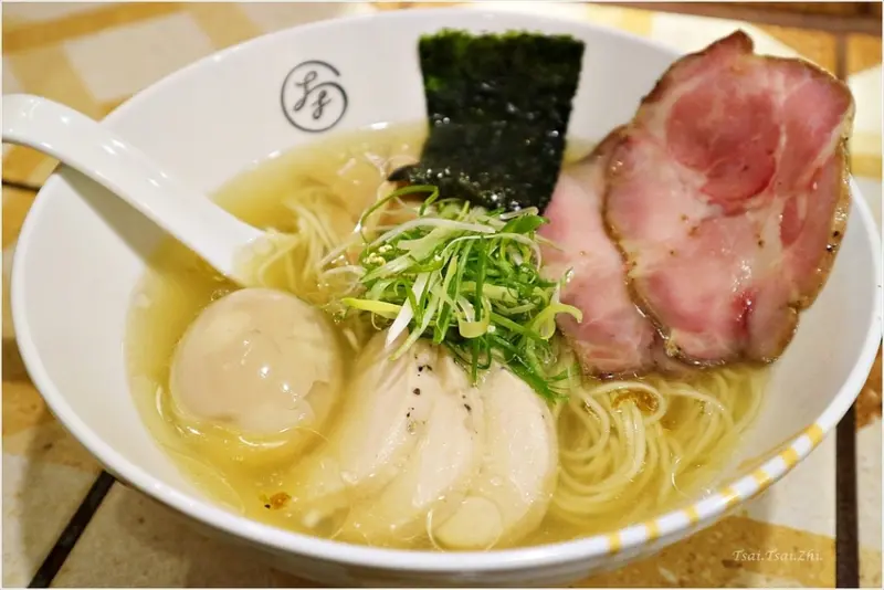 [新竹東區]大角拉麵ダージャオラーメン​​​​​​(東門市場內)|凌駕於濃湯之上，值得一試的雞清湯鹽味柚香拉麵