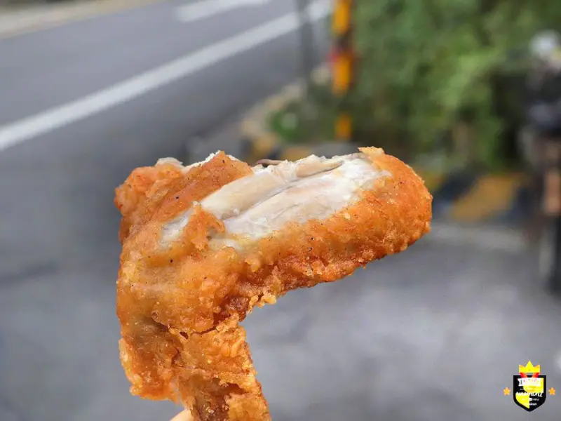 台南炸物／低調小攤飄香20多年／每日限量晚來吃不到／下午才營業只賣4小時／銅板美食台式下午茶／在地人從小吃到大