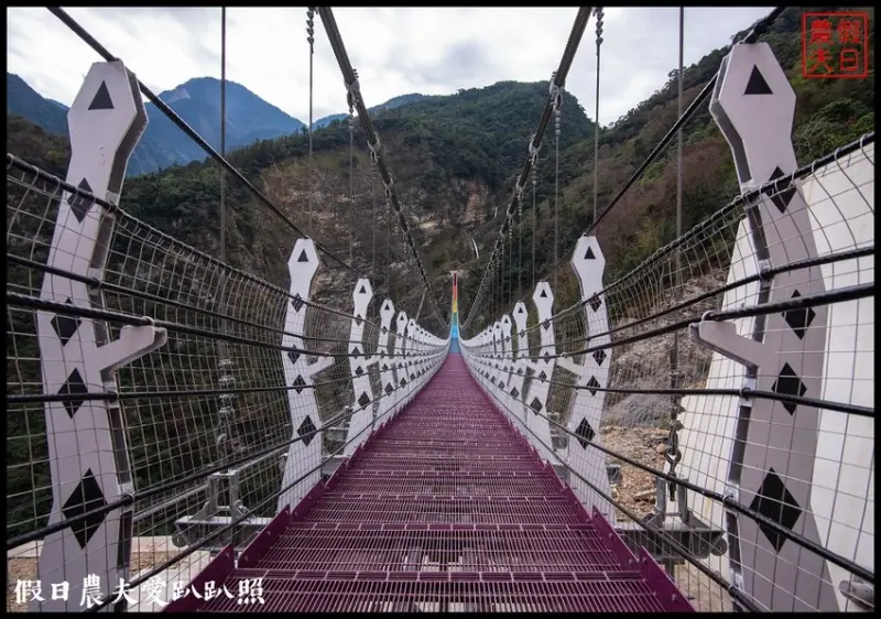 2020年最新景點搶先看|雙龍七彩吊橋．好似一抹微笑的彩虹 - 假日農夫愛趴趴照