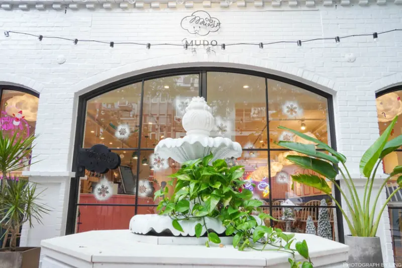 Mudo沐朵創意時尚茶飲-絕美歐式戶外庭院,從裡到外都是珍珠的珍珠奶茶鬆餅。